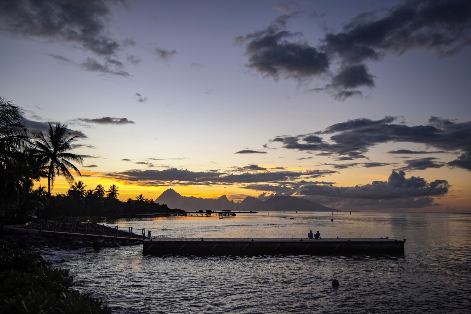 ヒルトン ホテル タヒチ:モーレア島を望む夕景