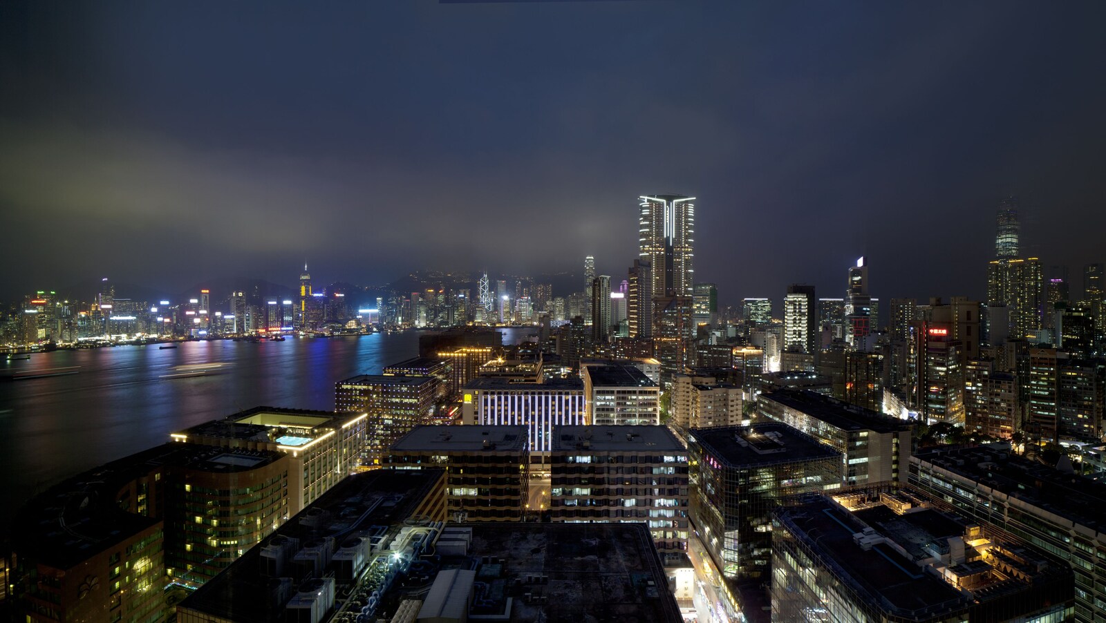 ホテル アイコン：ヴィクトリア湾の夜景