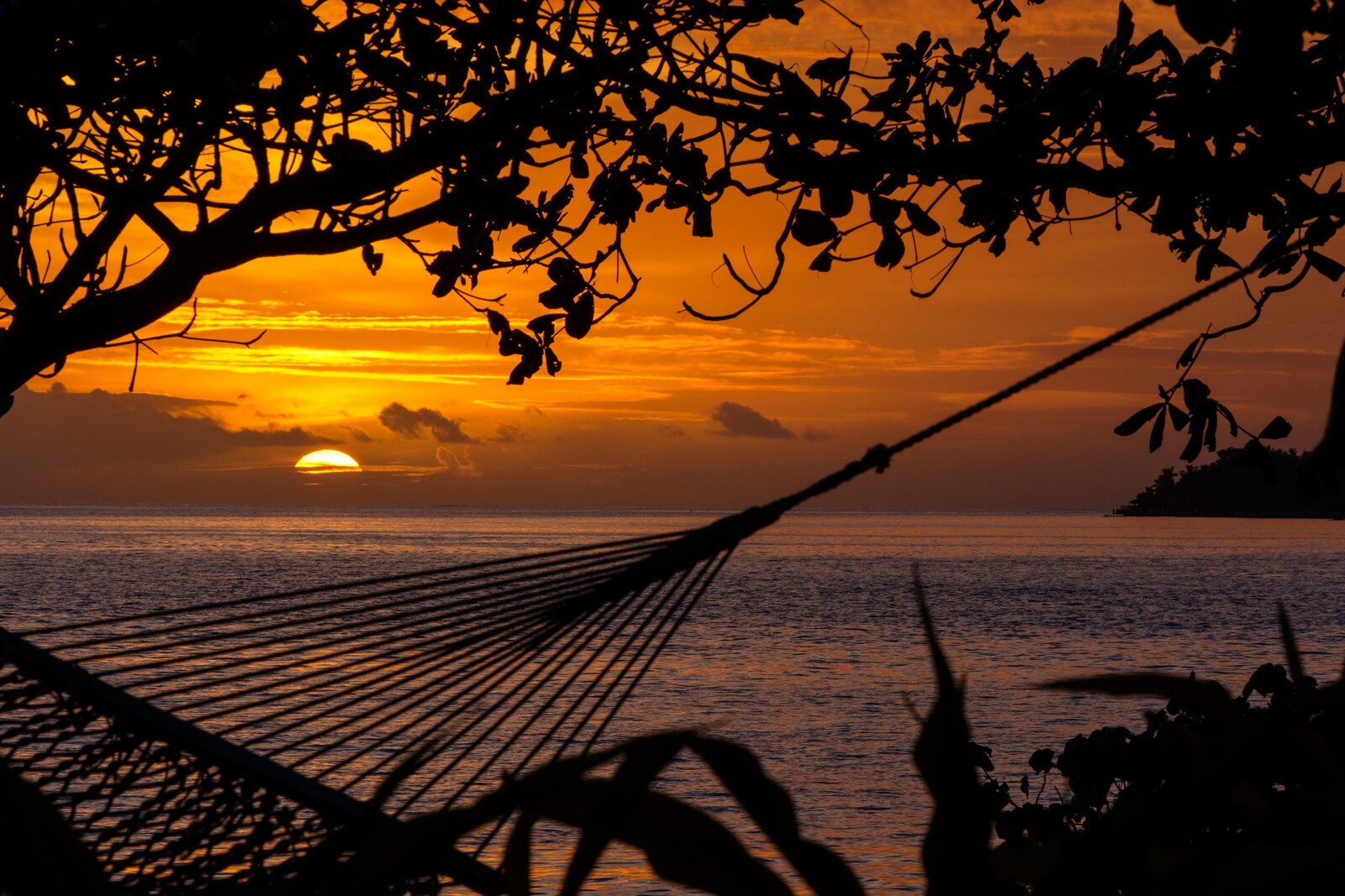 マロロ アイランド リゾート：海に沈む夕日
