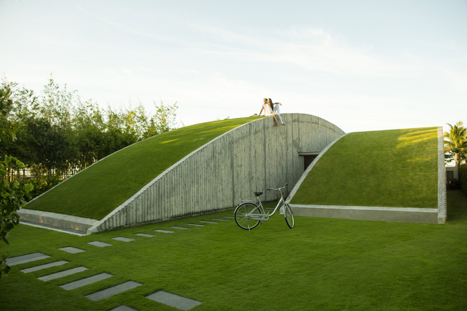 ナマン リトリート:緑の屋根の建物