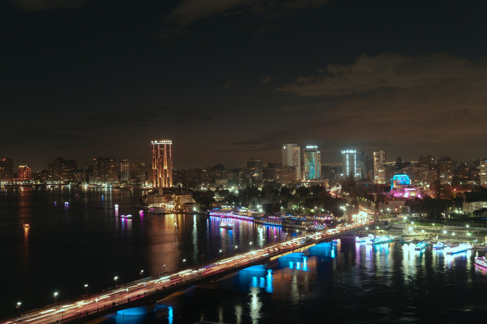 ザ・ナイル リッツ・カールトン カイロ：ナイル川の夜景