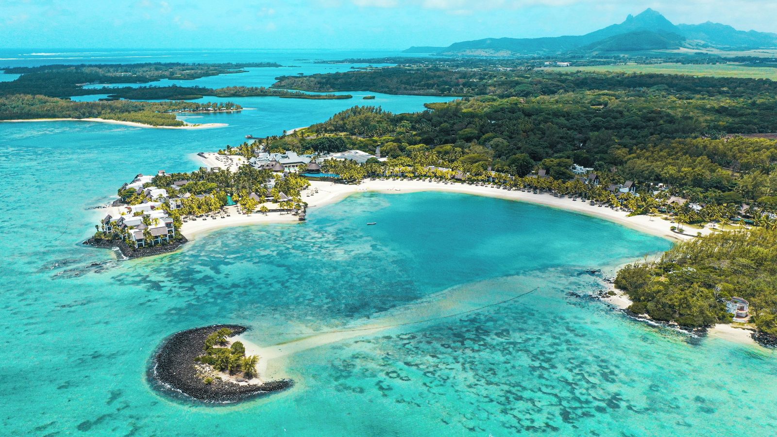 シャングリ・ラ ル・トゥエスロック モーリシャス:島々と潟湖の全景