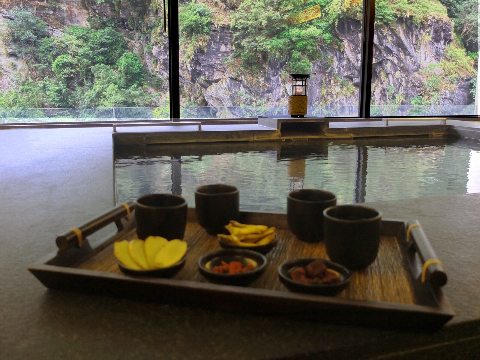 太魯閣晶英酒店（シルクスプレイス タロコ）：渓谷を望むスパのくつろぎスペース