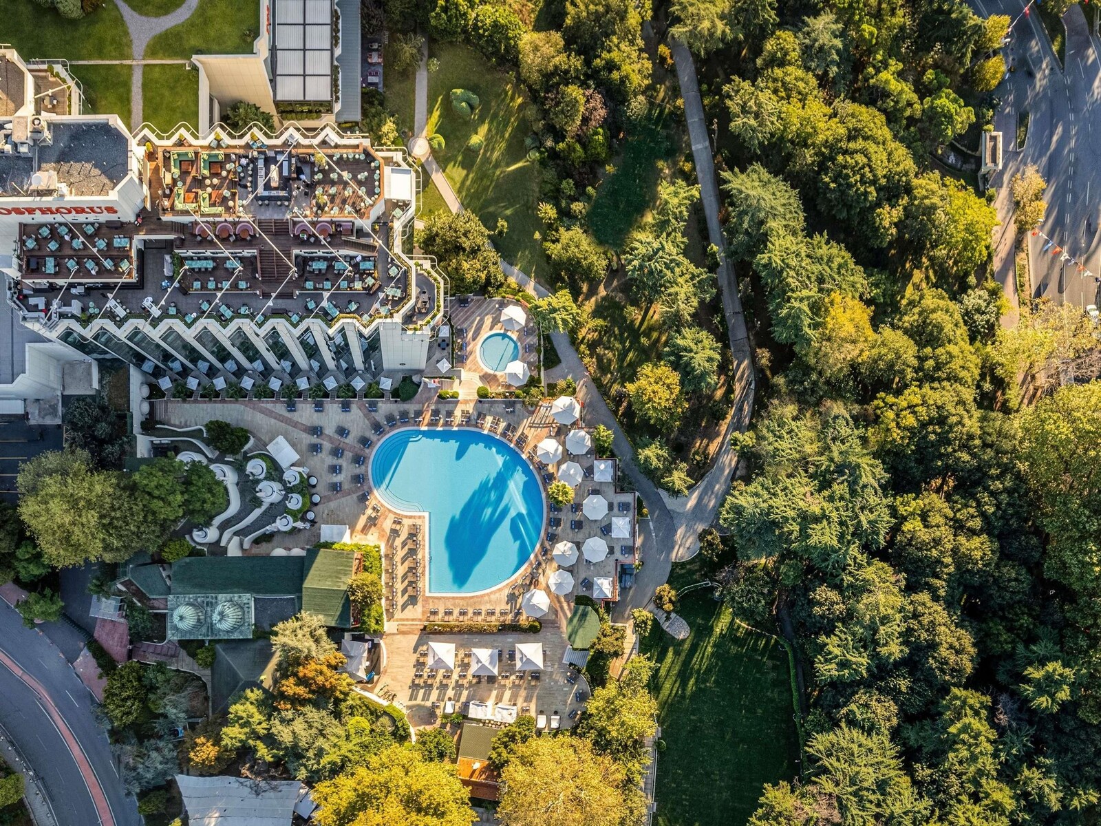 スイスホテル ザ・ボスポラス イスタンブール:プールの空撮